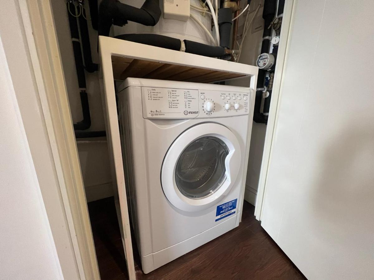 Modern 2Br 2Ba Apt Wparking Sleeps 6 Comfortably London Exterior foto