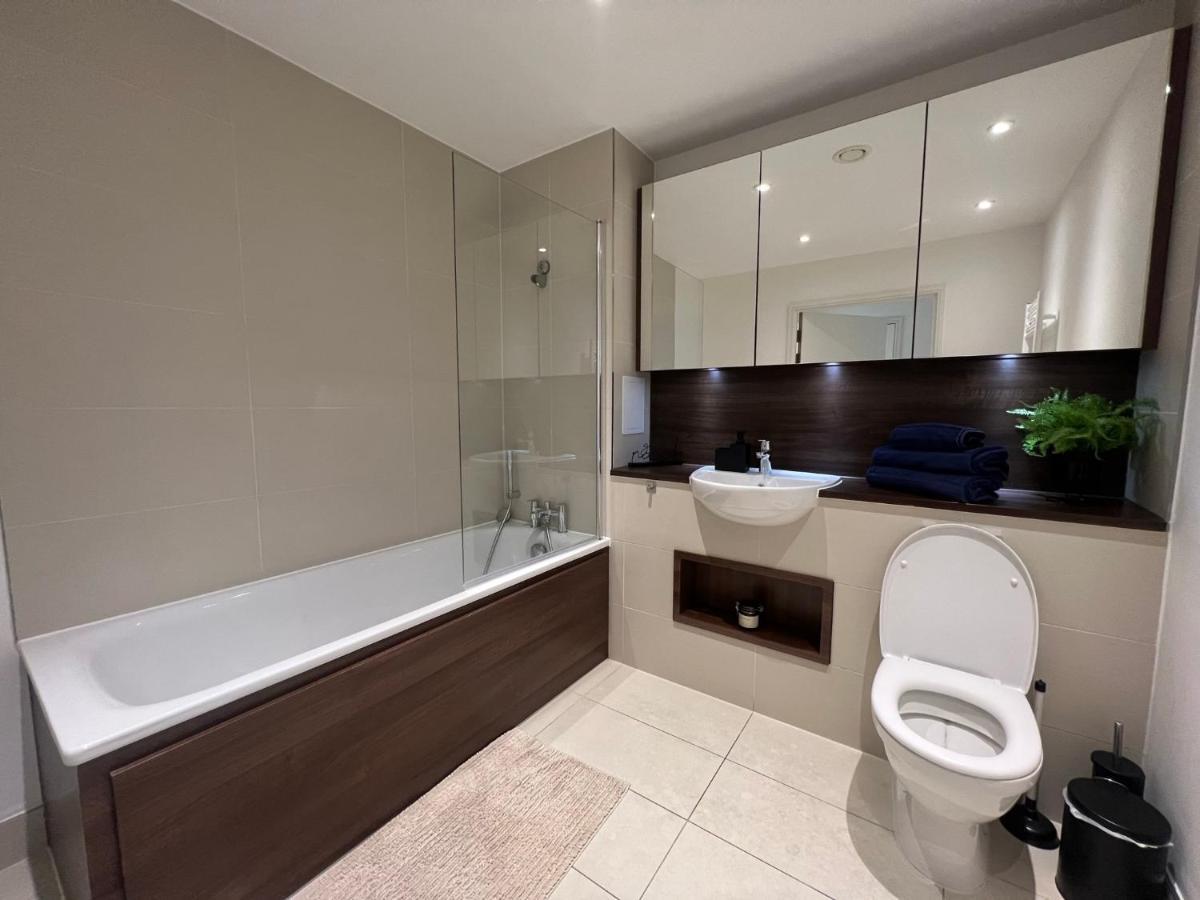 Modern 2Br 2Ba Apt Wparking Sleeps 6 Comfortably London Exterior foto