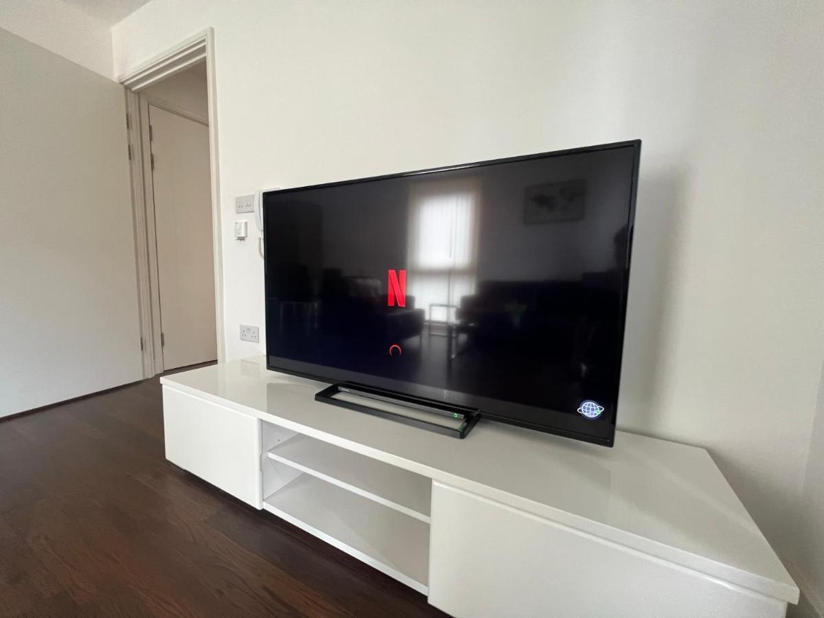Modern 2Br 2Ba Apt Wparking Sleeps 6 Comfortably London Exterior foto